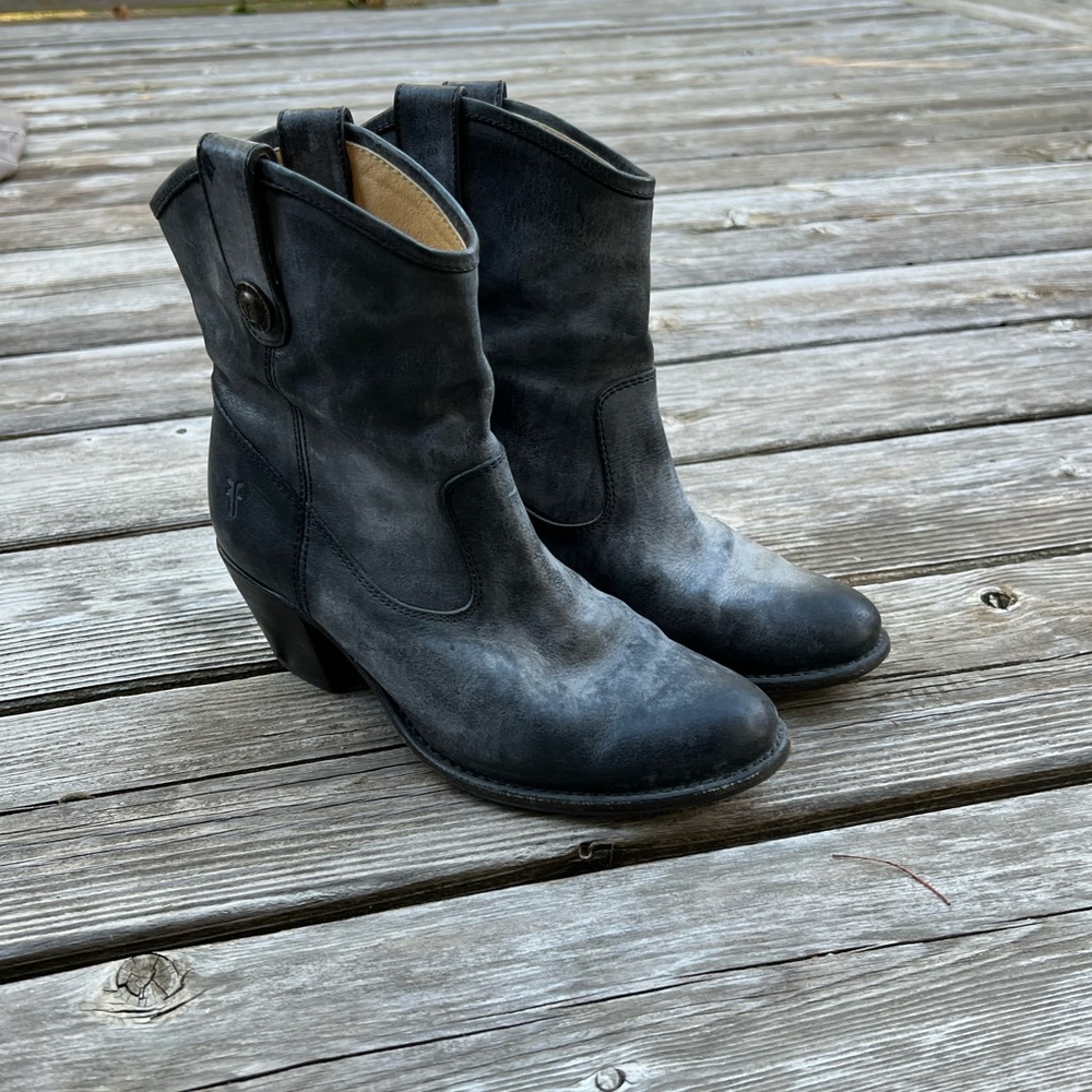 Frye Jackie Button Short Boot Distressed Black Si… - image 7